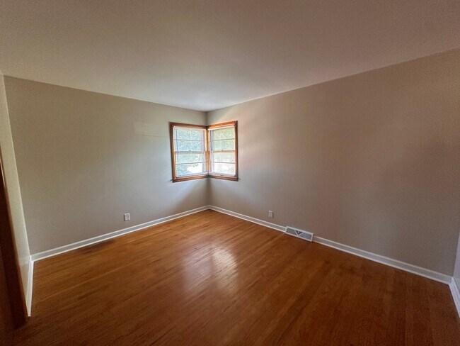 Building Photo - 4806 Imperial Terrace