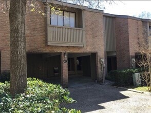 Building Photo - Completely Remodeled Townhouse in the hear...
