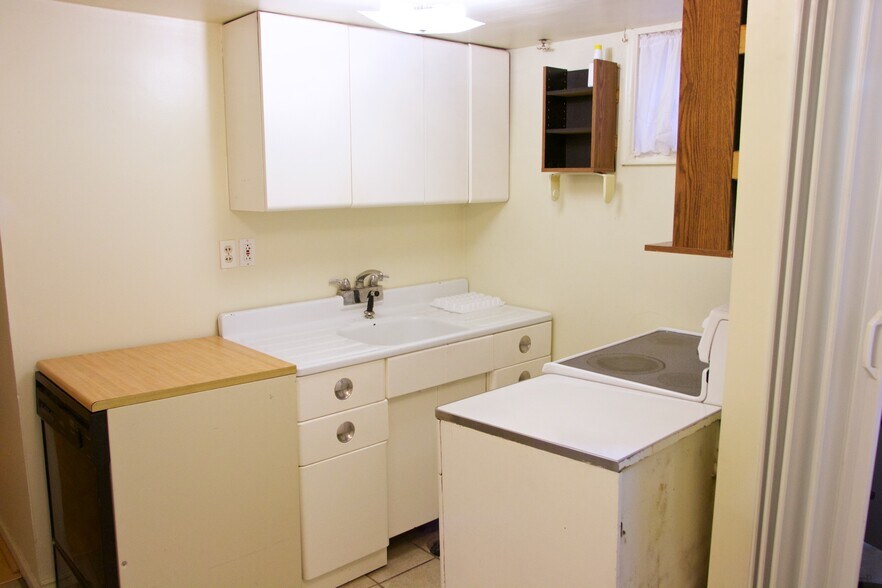 Kitchen - 2294 S 2000 E