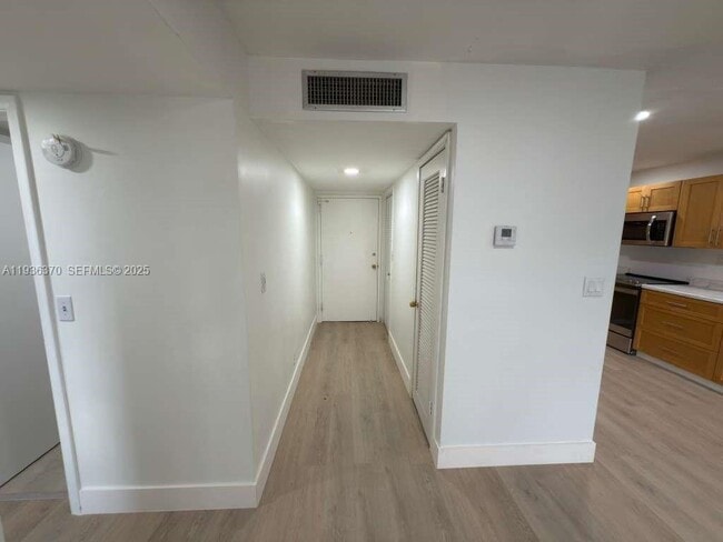 Building Photo - 9001 Jacaranda Ln