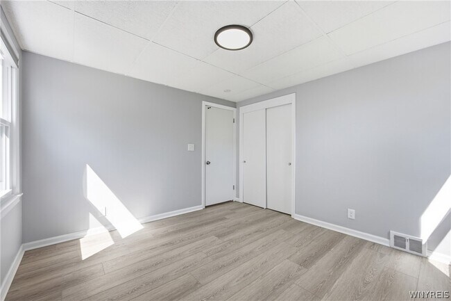 Building Photo - 1257 Brighton Rd