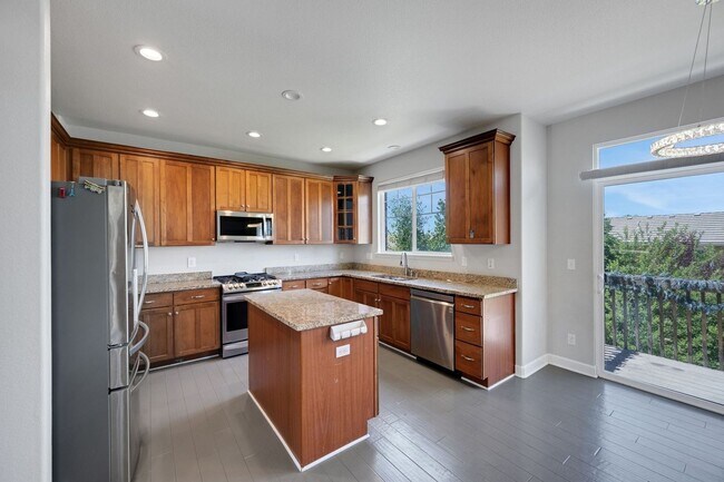 Building Photo - Spacious 5BR House in south-East Aurora
