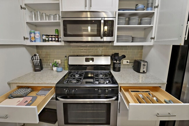 Building Photo - 255 N Addison Ave