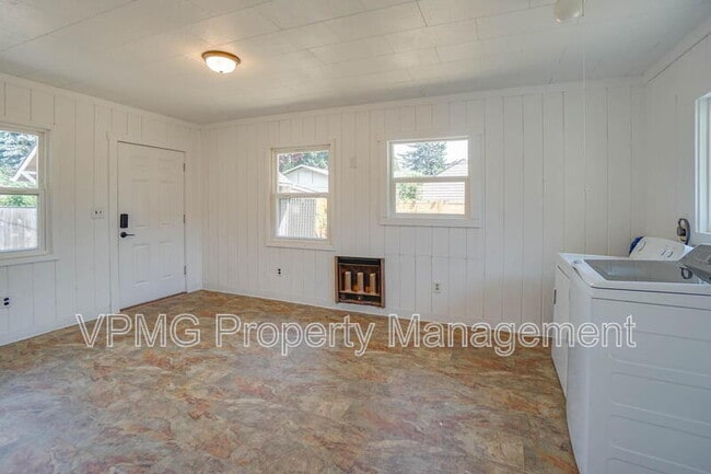 Building Photo - 3113 Yeoman Ave