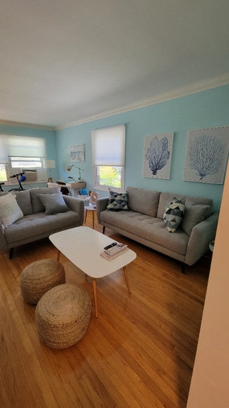 Building Photo - 1250 E 1st St