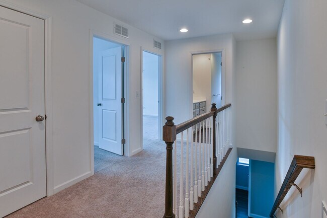 Building Photo - Beautiful Townhome in Arcona Community