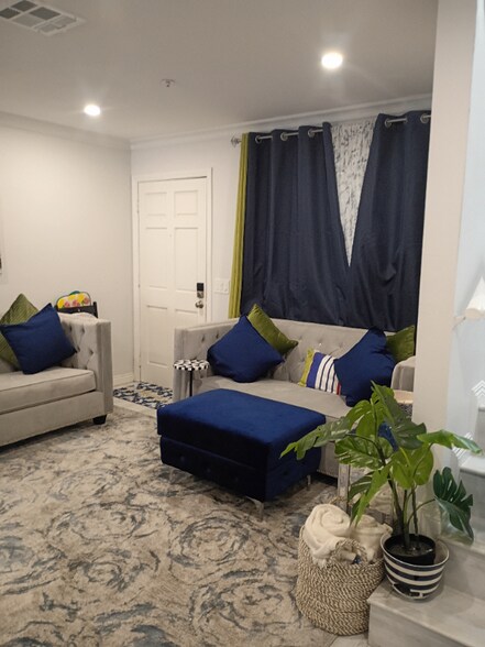 Building Photo - 511 S Monterey St