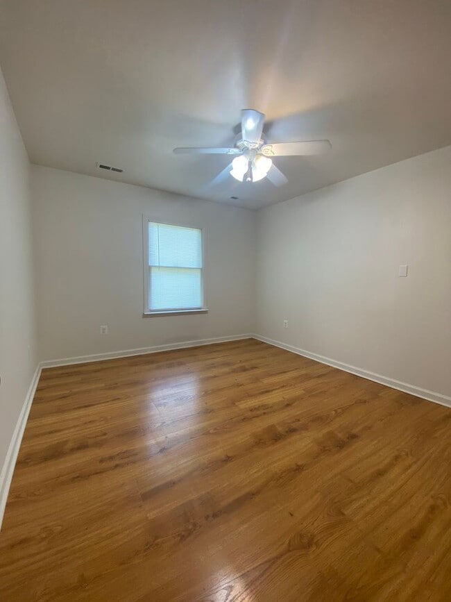 Building Photo - 3 bedroom, 2 bath single family home in Ab...