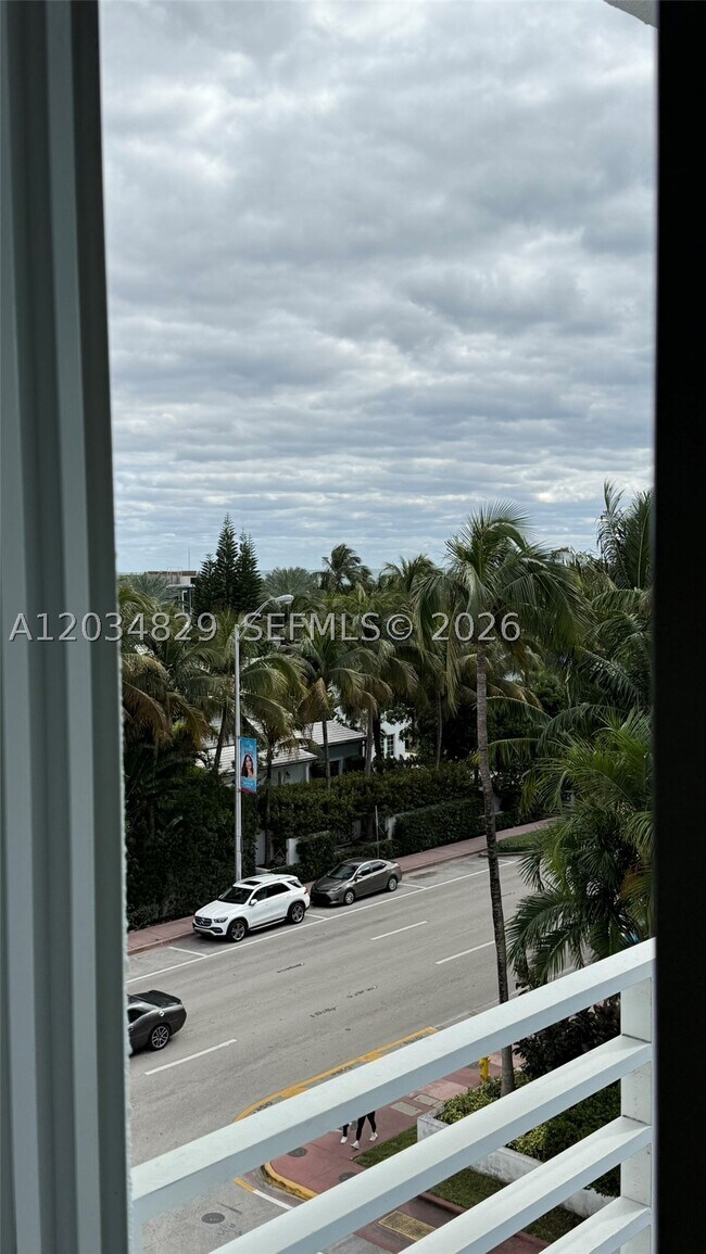 Building Photo - 7800 Collins Ave