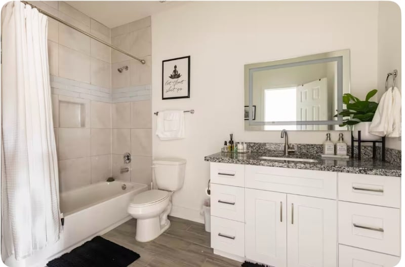 Second Bathroom - 4506 Aledo St