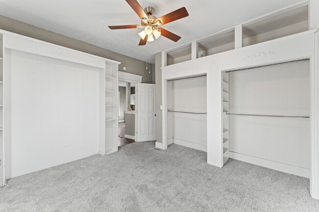 Building Photo - Charming 2 Bed, 1 Bath Lenexa Home with Modern Amenities!