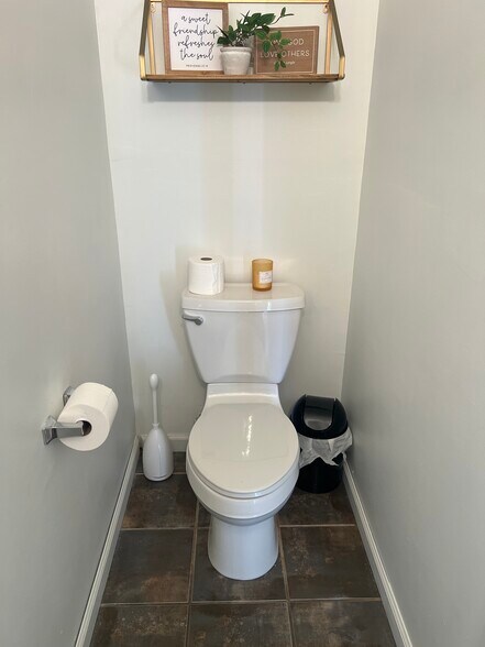 Building Photo - 919 Putnam Blvd