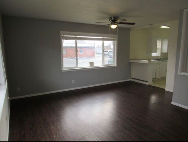 Building Photo - 1124 G St