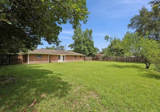 Building Photo - 630 White Oak Dr