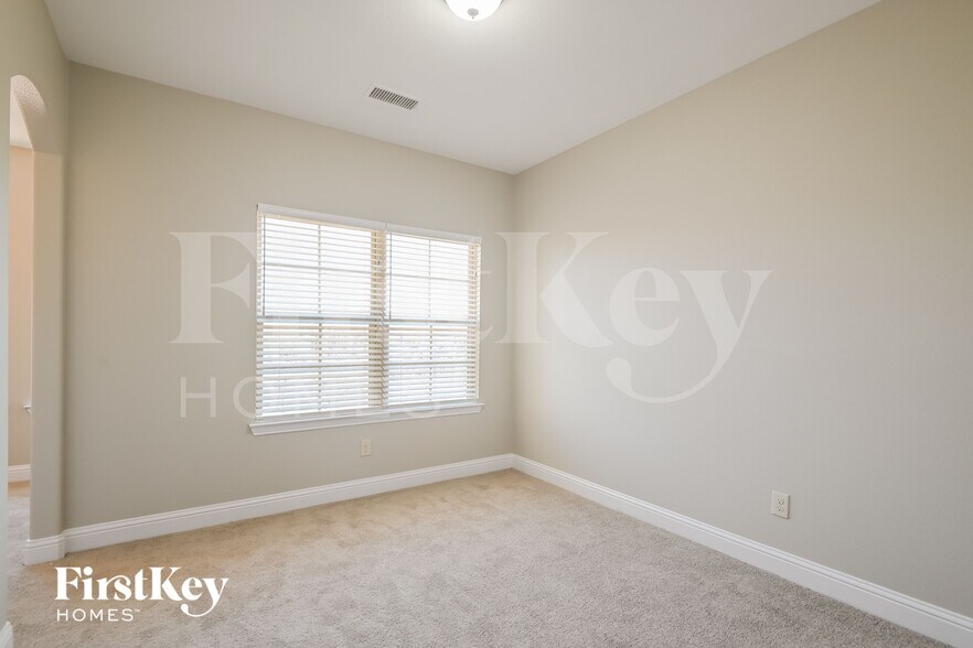 Building Photo - 1045 Dunhill Lane