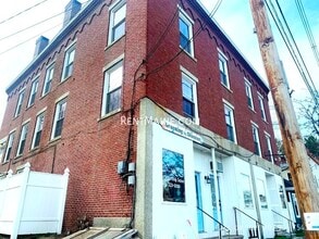 Building Photo - 3 Cushing St
