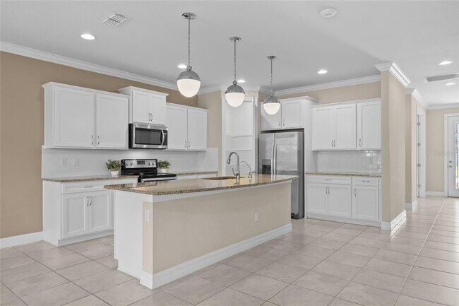 Building Photo - 2880 E Lake Pointe Dr