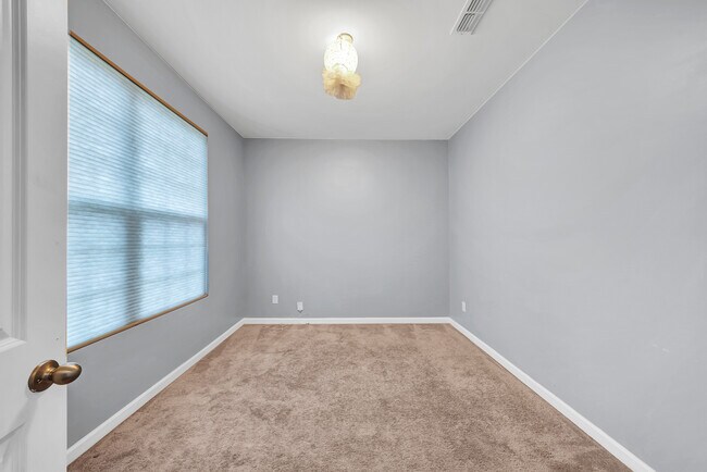 Building Photo - 507 Mt Carmel Rd