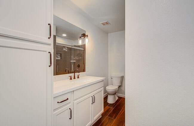Building Photo - 6930 S Oak Bend Dr