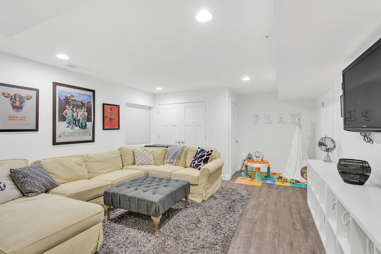 Building Photo - 1206 Clear Springs Dr