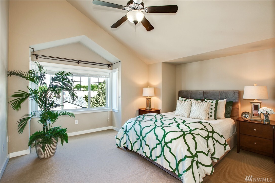 Master Room, Vaulted Ceiling - 1110 29th Ave S