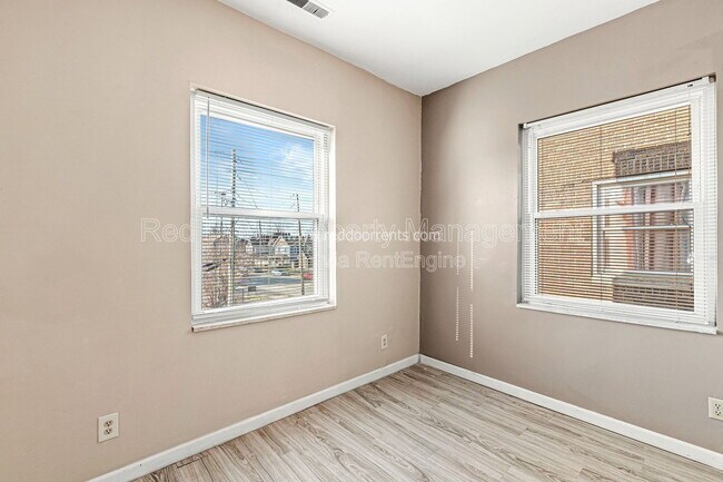 Building Photo - 55 W Fall Creek Pkwy S Dr