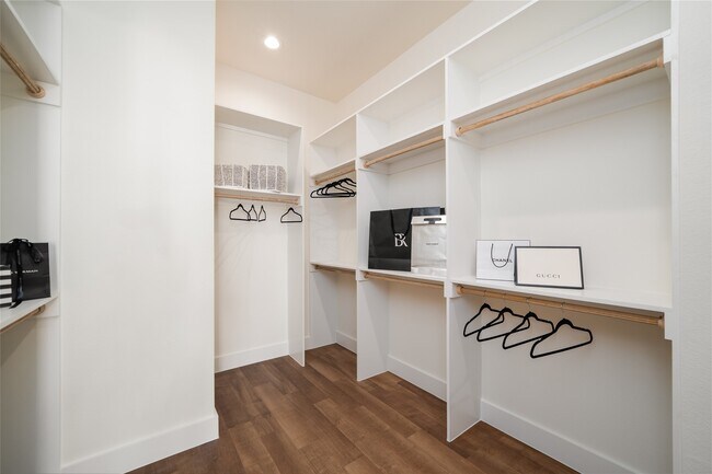 Building Photo - 8907 Knl Br Dr