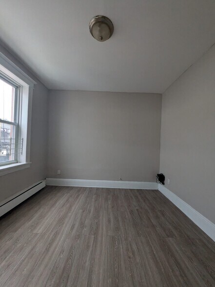 Building Photo - 489 Kennedy Blvd