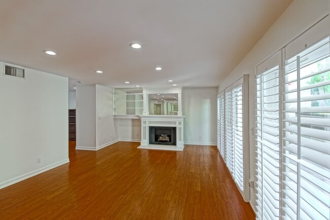 Building Photo - BRIGHT & AIRY, REAR-UNIT TOWNHOUSE W/ SPACIOUS PATIO, BALCONY & HUGE 2-CAR GARAGE IN GATED COMMUN...