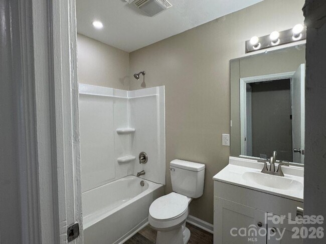 Building Photo - 323 N Flint St