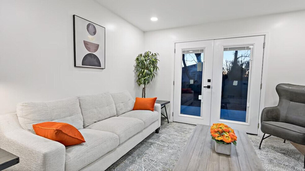 Building Photo - 6112 Modupeola Way