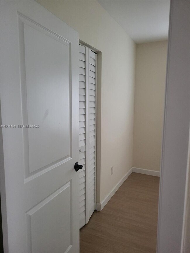 Building Photo - 215 Sidonia Ave