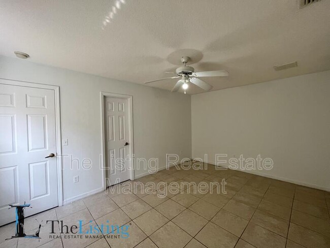 Building Photo - 327 Coconut Palm Way