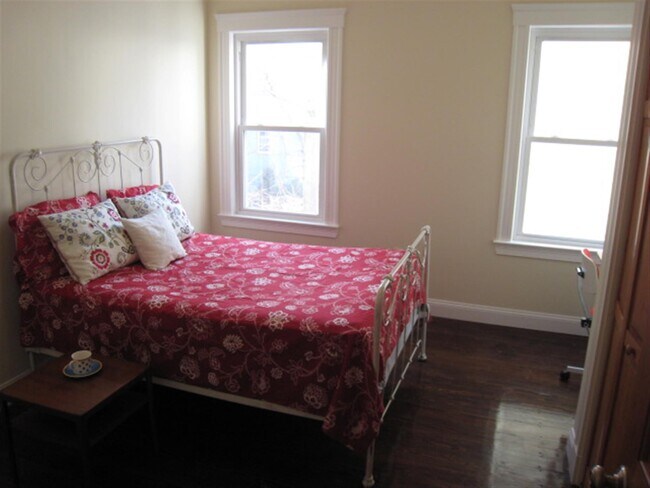 Building Photo - 6 Giles Park