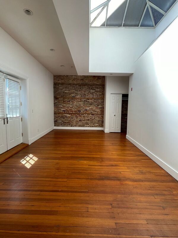 Building Photo - 407 N Charles St