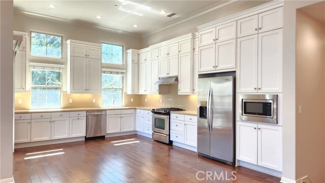 Building Photo - 22 Ovation