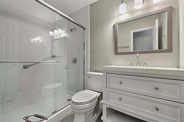 Building Photo - 4109 Pinewood Dr