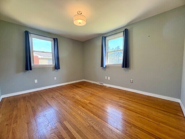 Building Photo - 2 Bedroom Rancher Available in Hershey!