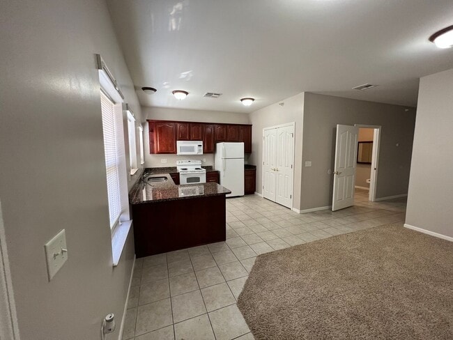 Building Photo - Pre-Leasing for 26/27 School Year