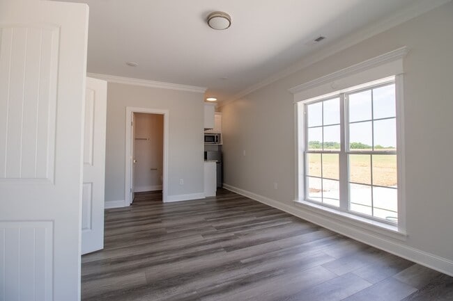 Building Photo - 935 S Cross Bridges Rd