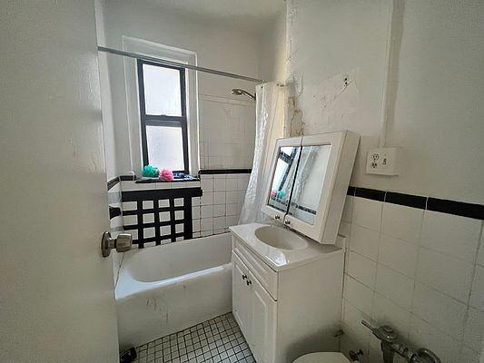 Building Photo - 1 bedroom in BRONX NY 10465