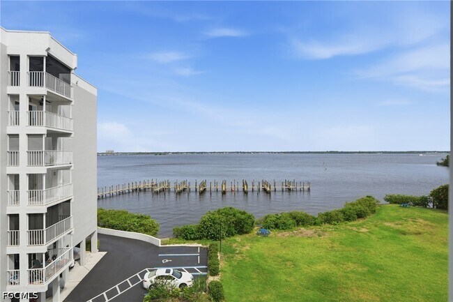 Building Photo - 2885 Palm Beach Blvd