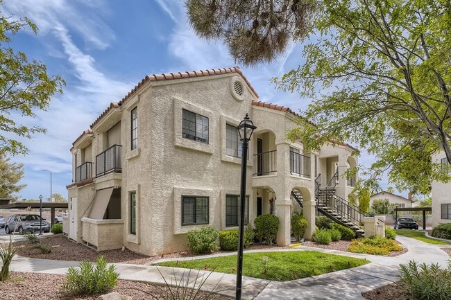 Building Photo - Central Spring Valley Condo Close to Shopping and Parks