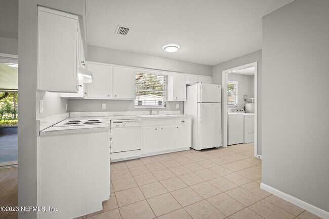 Building Photo - 736 Foxbriar Cove