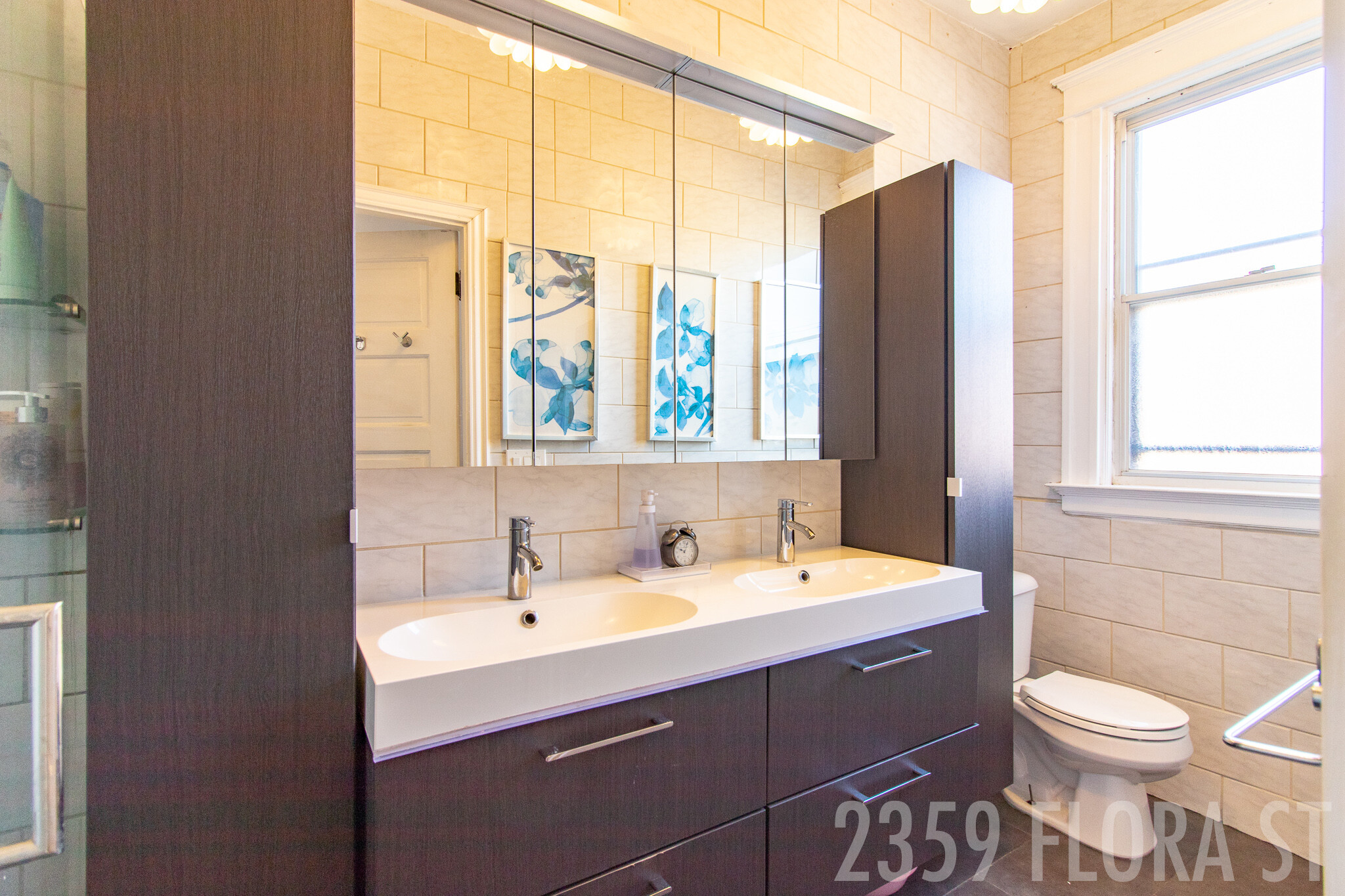 bathroom - 2359 Flora St