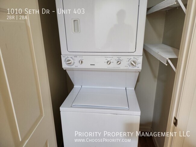 Building Photo - 2BR 1.5BA Townhome, Staunton