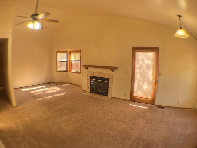 Building Photo - Single-Level 3 Bedroom Home in University Heights | Fenced Backyard + 2-Car Garage