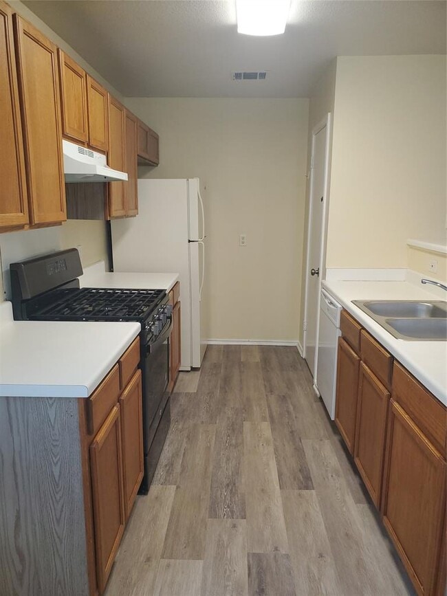 Building Photo - 1020 Christopher Ave