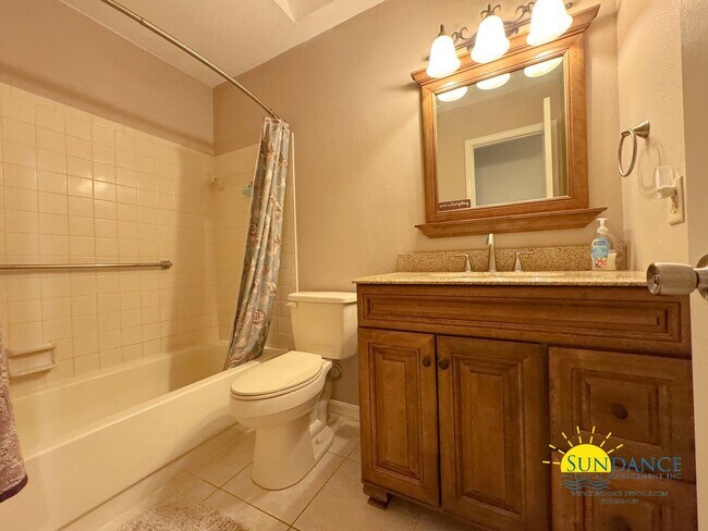 Building Photo - Charming 3-Bedroom Home in Shalimar – Conv...