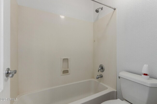 Building Photo - 3888 E Bancroft Ct